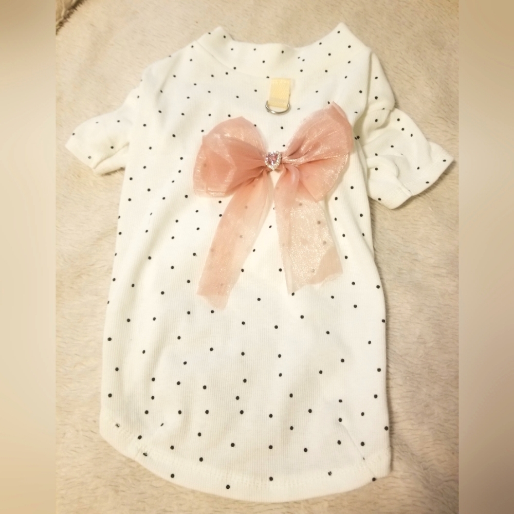 NWOT Adorable female dog shirt. Large